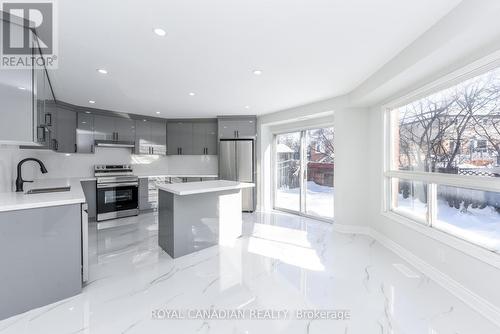 17 Trammell Lane, Brampton, ON - Indoor Photo Showing Kitchen With Upgraded Kitchen