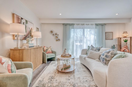 27-20 Anna Capri Drive, Hamilton, ON - Indoor Photo Showing Living Room