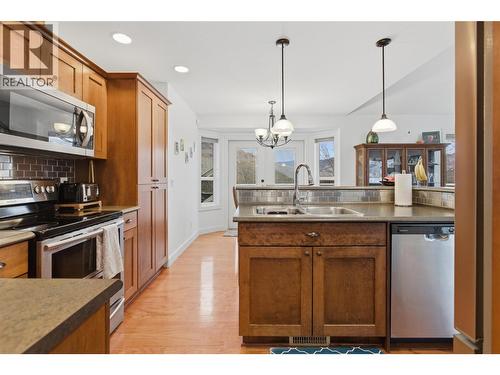 2150 Cantle Place, Kamloops, BC - Indoor Photo Showing Kitchen With Double Sink