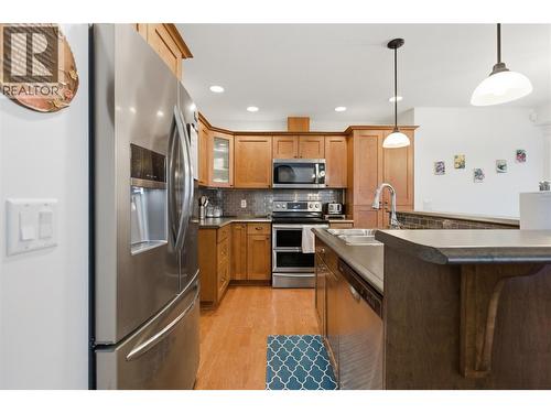 2150 Cantle Place, Kamloops, BC - Indoor Photo Showing Kitchen With Upgraded Kitchen