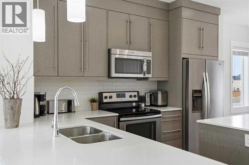 Kitchen - 70, 111 Rainbow Falls Gate, Chestermere, AB - Indoor Photo Showing Kitchen With Stainless Steel Kitchen With Double Sink With Upgraded Kitchen