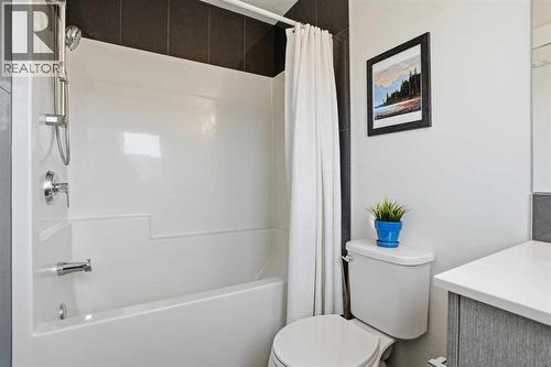 Primary suite - 70, 111 Rainbow Falls Gate, Chestermere, AB - Indoor Photo Showing Bathroom