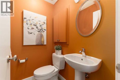 6701 Laird Court Sw, Calgary, AB - Indoor Photo Showing Bathroom