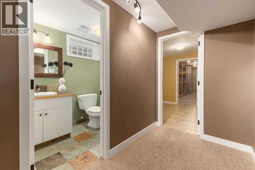 6701 Laird Court Sw, Calgary, AB - Indoor Photo Showing Bathroom