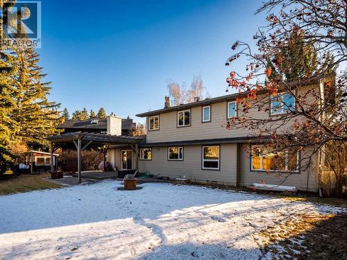 6701 Laird Court Sw, Calgary, AB - Outdoor