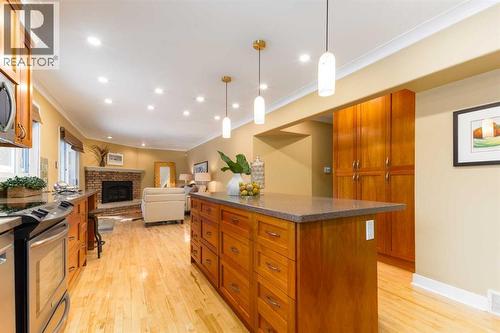 6701 Laird Court Sw, Calgary, AB - Indoor Photo Showing Kitchen