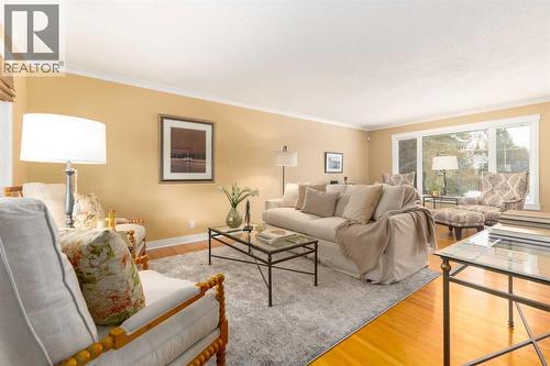 6701 Laird Court Sw, Calgary, AB - Indoor Photo Showing Living Room