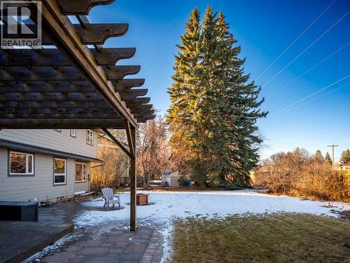 6701 Laird Court Sw, Calgary, AB - Outdoor