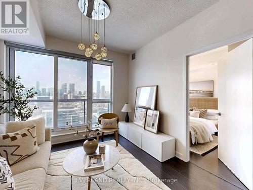 2108 - 55 REGENT PARK BOULEVARD  Toronto, ON M5A 0C2