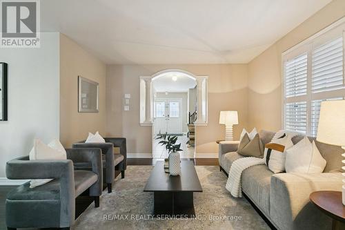 9 Beachville Circle, Brampton, ON - Indoor Photo Showing Living Room