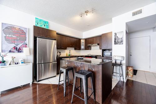 Salle à manger - 207-3705 Av. Dupuis, Montréal (Côte-Des-Neiges/Notre-Dame-De-Grâce), QC - Indoor Photo Showing Kitchen