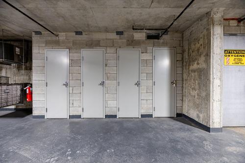 Rangement - 207-3705 Av. Dupuis, Montréal (Côte-Des-Neiges/Notre-Dame-De-Grâce), QC - Indoor Photo Showing Garage