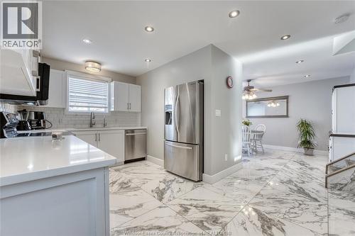 2901 Robillard Cresent, Windsor, ON - Indoor Photo Showing Kitchen With Upgraded Kitchen