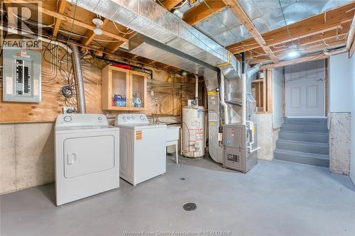 2901 Robillard Cresent, Windsor, ON - Indoor Photo Showing Laundry Room