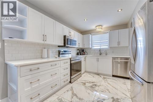 2901 Robillard Cresent, Windsor, ON - Indoor Photo Showing Kitchen