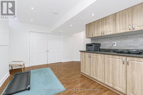 129 Sugarhill Drive, Brampton, ON - Indoor Photo Showing Kitchen