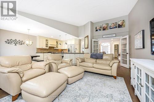 43 Newman Place, Halton Hills, ON - Indoor Photo Showing Living Room