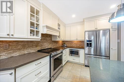 43 Newman Place, Halton Hills, ON - Indoor Photo Showing Kitchen With Stainless Steel Kitchen With Upgraded Kitchen