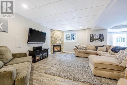43 Newman Place, Halton Hills, ON - Indoor Photo Showing Living Room With Fireplace