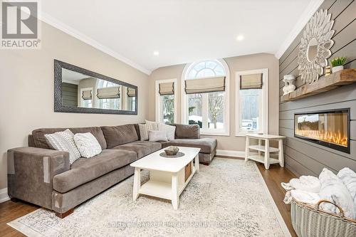 43 Newman Place, Halton Hills, ON - Indoor Photo Showing Living Room With Fireplace