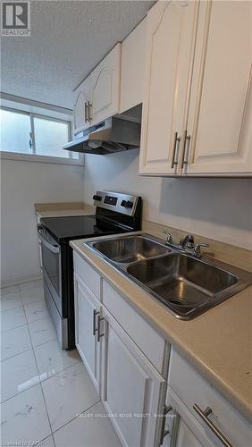 525 Britannia Avenue, Hamilton, ON - Indoor Photo Showing Kitchen With Double Sink