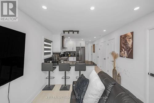 525 Britannia Avenue, Hamilton, ON - Indoor