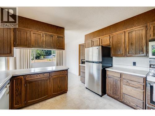 412 104Th Street, Castlegar, BC - Indoor Photo Showing Kitchen