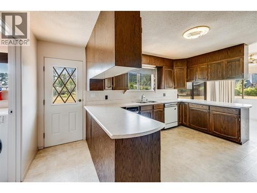 412 104Th Street, Castlegar, BC - Indoor Photo Showing Kitchen