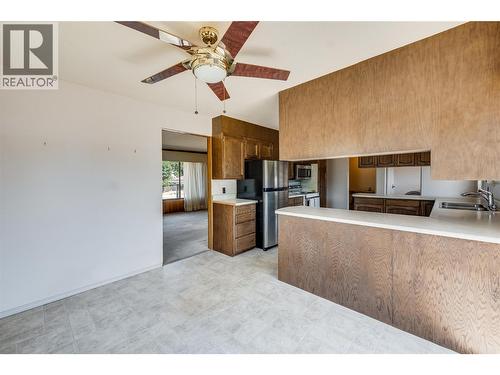 412 104Th Street, Castlegar, BC - Indoor Photo Showing Kitchen With Double Sink