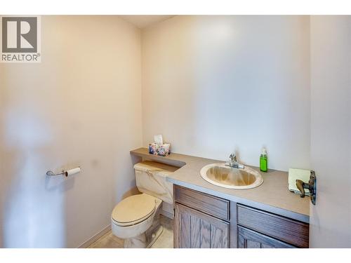 412 104Th Street, Castlegar, BC - Indoor Photo Showing Bathroom