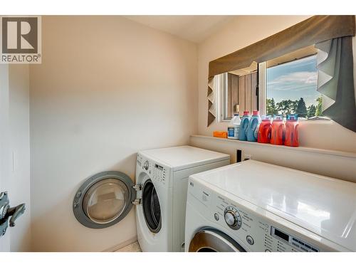 412 104Th Street, Castlegar, BC - Indoor Photo Showing Laundry Room