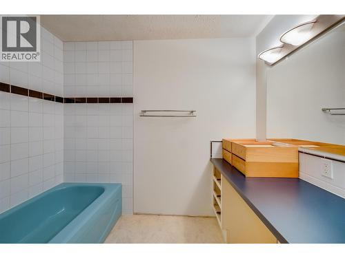 412 104Th Street, Castlegar, BC - Indoor Photo Showing Bathroom
