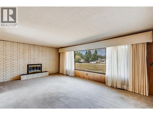412 104Th Street, Castlegar, BC - Indoor Photo Showing Living Room With Fireplace
