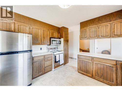 412 104Th Street, Castlegar, BC - Indoor Photo Showing Kitchen