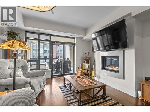1395 Ellis Street Unit# 506, Kelowna, BC - Indoor Photo Showing Living Room With Fireplace