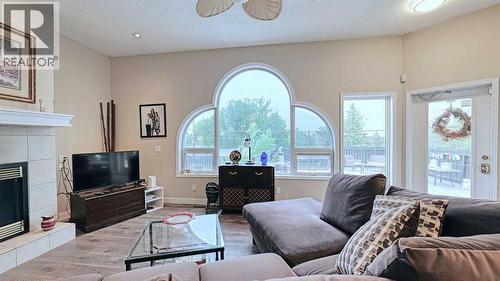 7508 7 Street Nw, Calgary, AB - Indoor Photo Showing Living Room With Fireplace