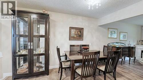 7508 7 Street Nw, Calgary, AB - Indoor Photo Showing Dining Room