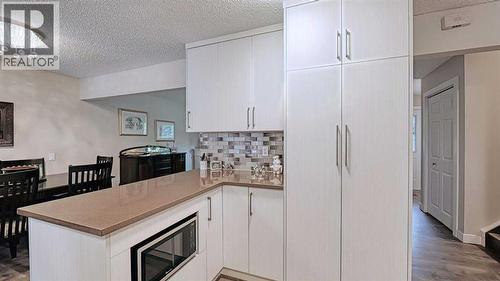 7508 7 Street Nw, Calgary, AB - Indoor Photo Showing Kitchen