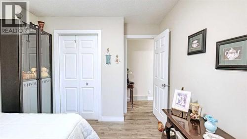 7508 7 Street Nw, Calgary, AB - Indoor Photo Showing Bedroom