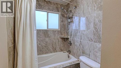 7508 7 Street Nw, Calgary, AB - Indoor Photo Showing Bathroom