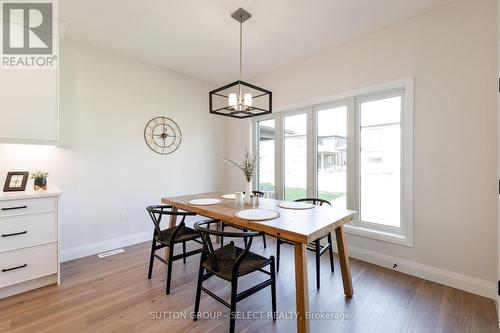 6366 Heathwoods Avenue, London South (South V), ON - Indoor Photo Showing Dining Room
