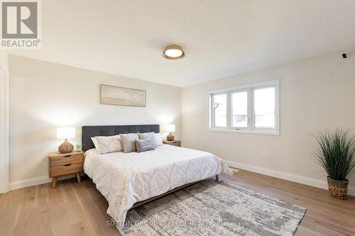 6366 Heathwoods Avenue, London South (South V), ON - Indoor Photo Showing Bedroom