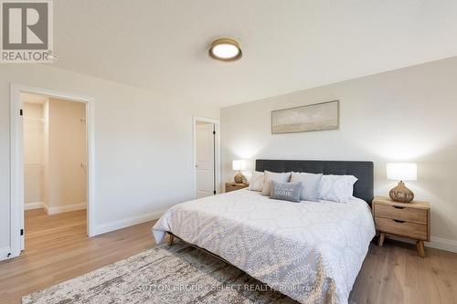 6366 Heathwoods Avenue, London South (South V), ON - Indoor Photo Showing Bedroom