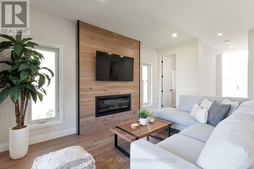 6366 Heathwoods Avenue, London South (South V), ON - Indoor Photo Showing Living Room With Fireplace