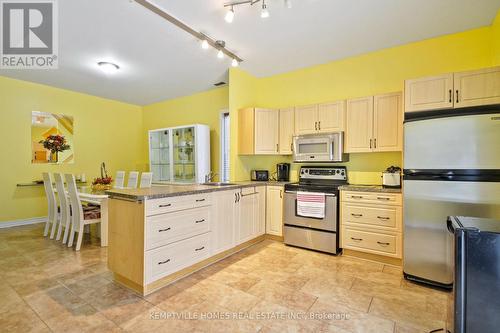 lower unit - 7151 Gallagher Road, Ottawa, ON - Indoor Photo Showing Kitchen