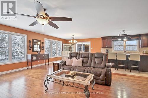 7151 Gallagher Road, Ottawa, ON - Indoor Photo Showing Living Room