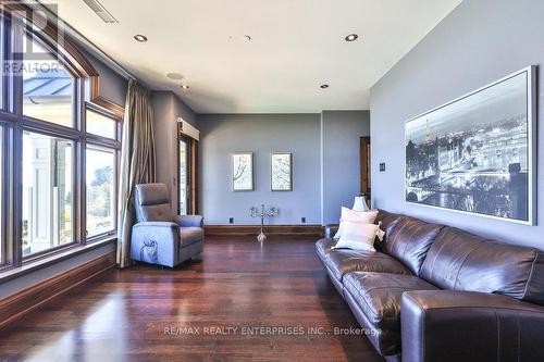 1500 Watersedge Road, Mississauga, ON - Indoor Photo Showing Living Room