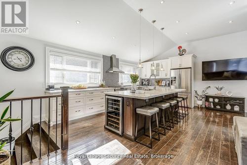 11310 Trafalgar Road, Halton Hills, ON - Indoor Photo Showing Kitchen With Upgraded Kitchen