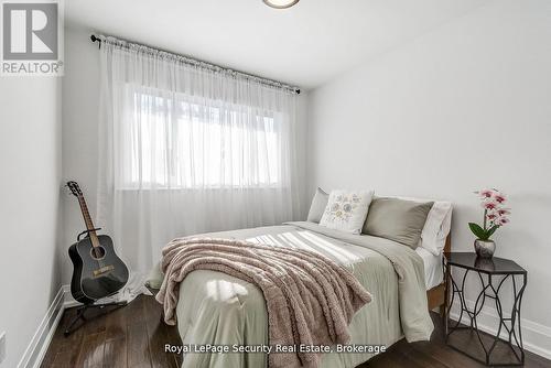11310 Trafalgar Road, Halton Hills, ON - Indoor Photo Showing Bedroom