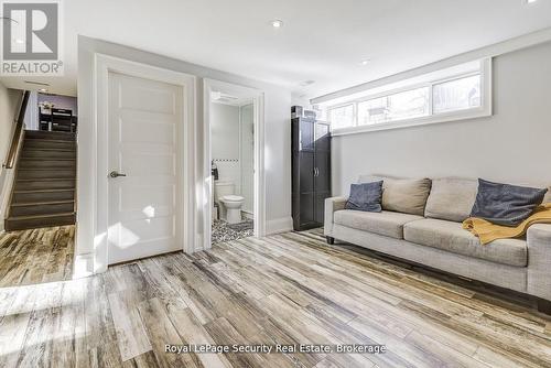 11310 Trafalgar Road, Halton Hills, ON - Indoor Photo Showing Living Room